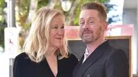 Catherine O'Hara dan Macaulay Culkin (Jordan Strauss/Invision/AP)