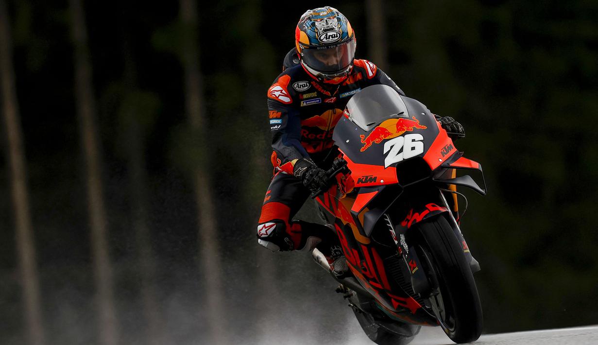 Sebelum memulai kariernya sebagai test rider di tim KTM pada 2019, Dani Pedrosa merupakan sosok pembalap hebat di MotoGP. The Little Samurai pernah menjadi tiga kali runner-up pada 2007, 2010, dan 2012. Peran Pedrosa dalam memajukan RC16 juga sangat diakui. (AFP/APA/Erwin Scheriau)