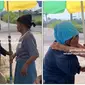 Momen Pertemuan 2 Nenek yang Saling Bersahabat Setelah Lama Tak Bertemu Ini Bikin Haru (sumber: TikTok/@odahiya)