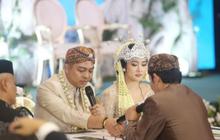 Mas Kawin Sesuai Dengan Tanggal Pernikahan, 8 Foto Akad Nikah Ade Govinda & Indi Arisa