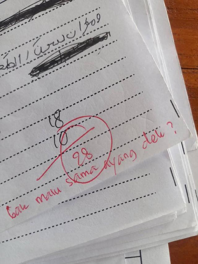 6 Komentar Kocak Guru Gen Z pada Lembar Jawab Murid Dapat Nilai di Bawah 50