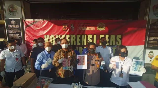 Pasutri di Cirebon Jual Uang Palsu Beli di Facebook