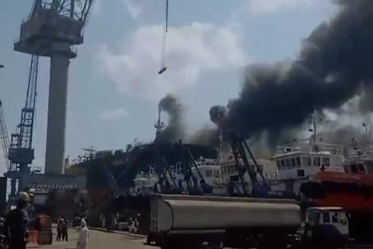 Kebakaran Kapal Tanker