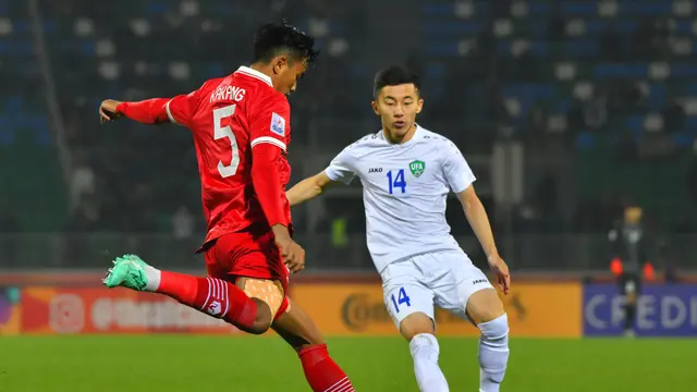 Bek Timnas Indonesia U-20, Kakang Rudianto ketika melawan Timnas Uzbekistan U-20 di Piala Asia U-20 2023.