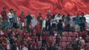 Para suporter Timnas Indonesia menyaksikan laga Piala AFF melawan Filipina pada laga Piala AFF 2016 di Philippine Sports Stadium, Filipina, Selasa (22/11/2016). Kedua tim bermain imbang 2-2. (Bola.com/Nicklas Hanoatubun)