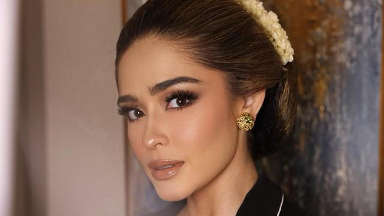 5 Potret Yasmine Wildblood Pakai Kebaya Floral dan Konde Pirang di Pernikahan Keluarga Cendana