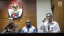 Juru Bicara Komisi Pemberantasan Korupsi (KPK) mendengarkan pertanyaan awak media saat jumpa pers di KPK, Jakarta, Senin (4/6). (Liputan6.com/Faizal Fanani)