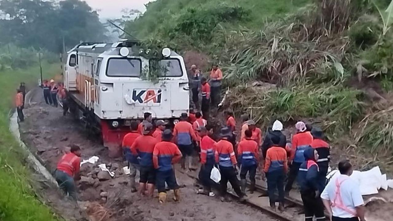 KAI Refund Tiket Longsor Sasaksaat 100 Persen, Penumpang Terdampak Terjamin