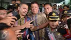 Chairman Agung Sedayu Group Sugianto Kusuma alias Aguan usai diperiksa KPK, Jakarta, Selasa (19/4). Aguan diperiksa sebagai saksi dengan tersangka Ketua Komisi D DPRD DKI Jakarta Mohamad Sanusi. (Liputan6.com/Helmi Afandi)