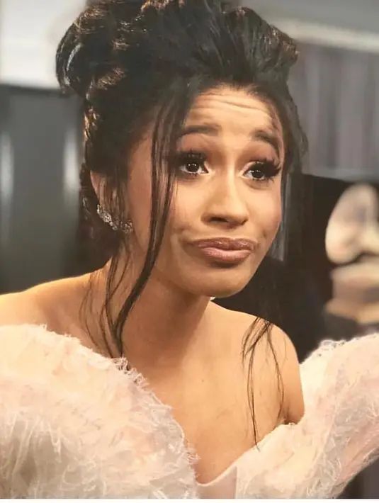 Tentu saja usai berita kehamilannya mencuat, haters pun bermunculan dan mengirim komentar negatif tentangnya. (instagram/iamcardib)