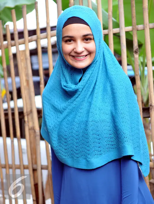 Pesona Shireen Sungkar makin terpancar setelah memutuskan untuk berhijab. Foto diambil pada 17 Juni 2015. (Liputan6.com/Panji Diksana)