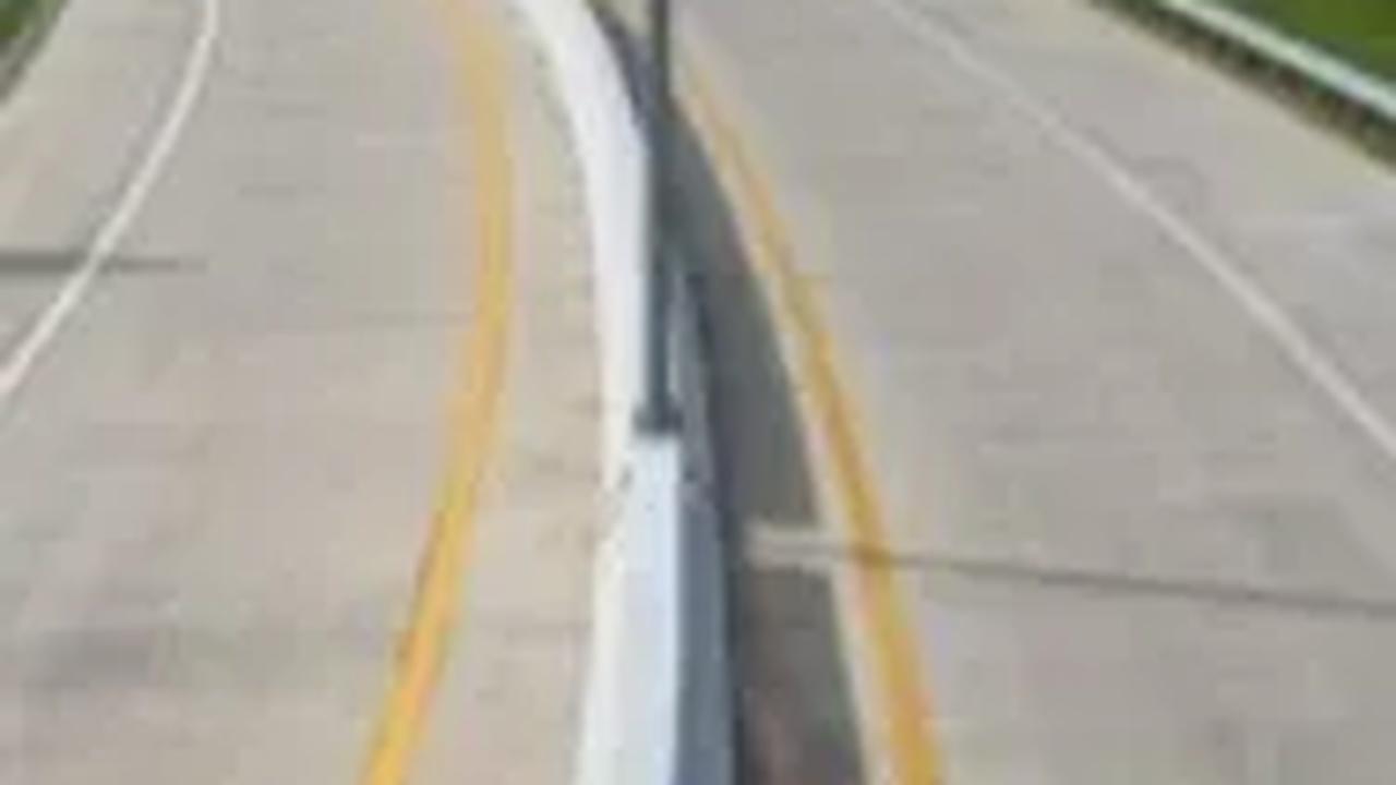 Viral Aksi Emak-Emak Pengendara Fortuner Geser Pembatas Jalan di Tol, Ini Penjelasan Pengelola