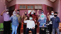 Doa Warga Lepas Mujiaman Daftar Pilkada ke KPU Surabaya