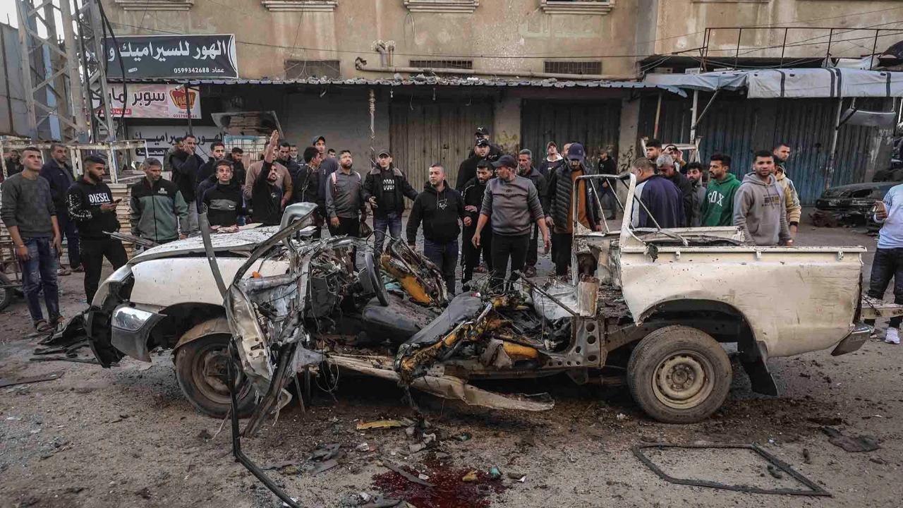 FOTO: Serangan Udara Israel Sasar Jip Polis di Gaza Tewaskan Tiga Orang