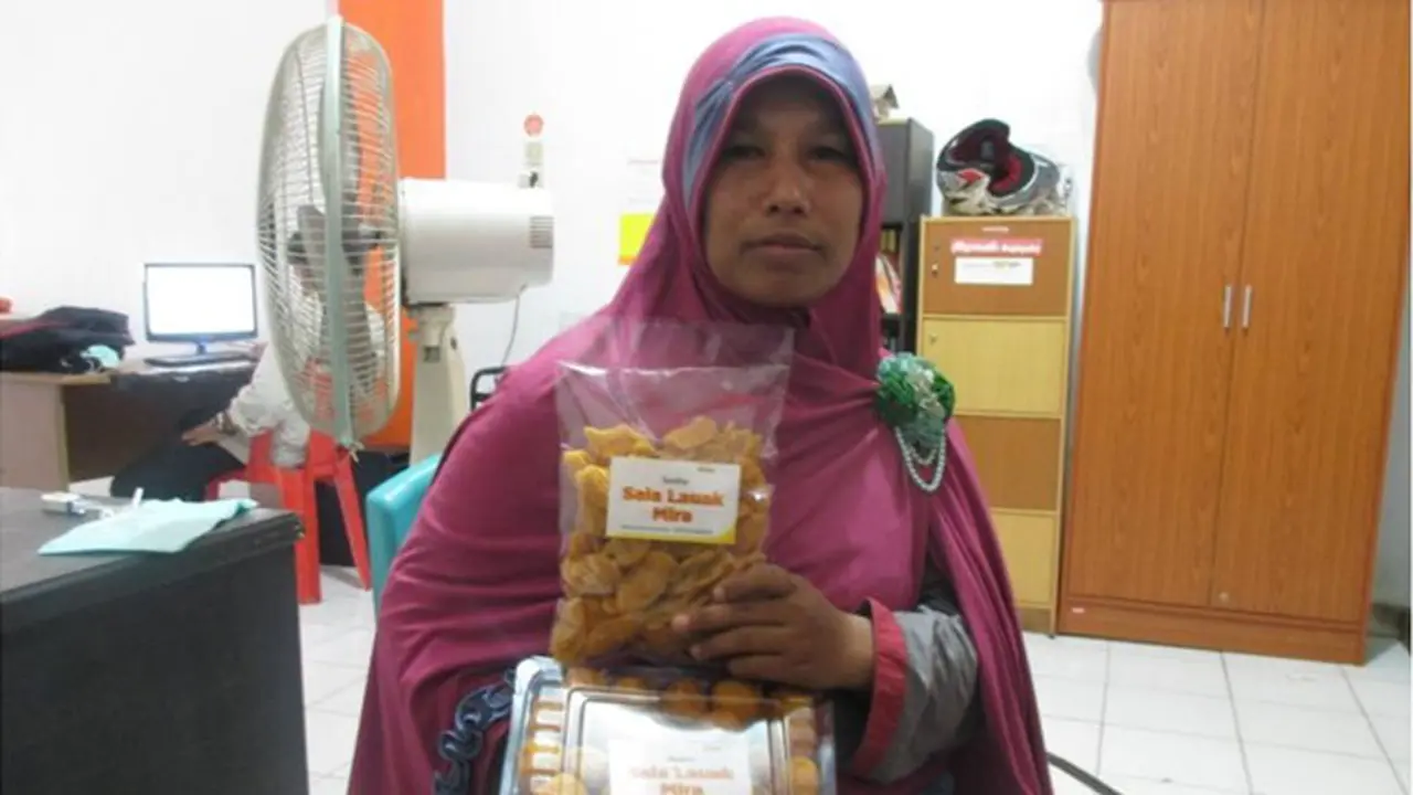Bu Mira Bahagia, Kini Punya Mesin Pengering Minyak untuk Usaha  