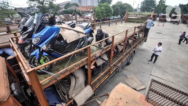 FOTO: Pemberangkatan Sepeda Motor Mudik Gratis DKI Jakarta 2022