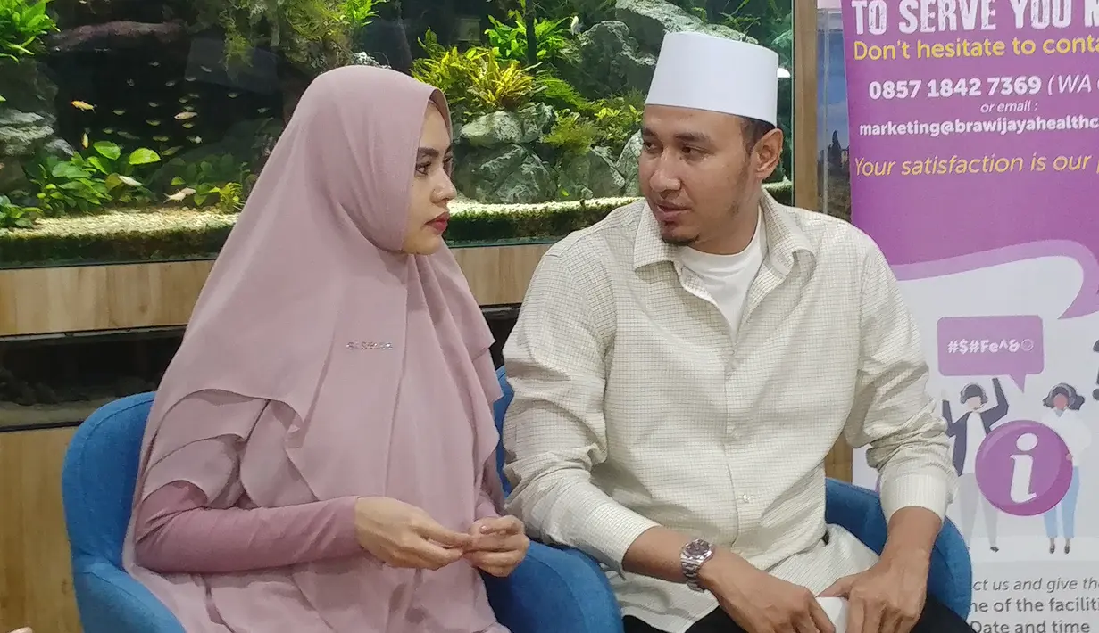 Kartika Putri dan Habib Usman Bin Yahya (Muhammad Akrom Sukarya/© KapanLagi.com)