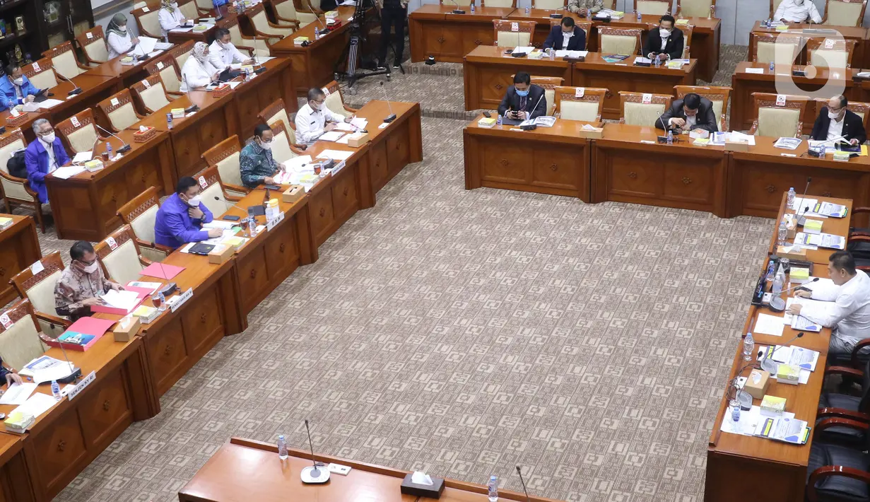 Suasana rapat dengar pendapat Kepala Badan Narkotika Nasional (BNN) Komjen Pol Petrus Reinhard Golose dan Komisi III DPR di Kompleks Parlemen, Senayan, Jakarta, Senin (7/6/2021). Rapat membahas penyusunan program kerja tahun 2022. (Liputan6.com/Angga Yuniar)
