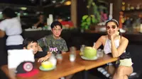 Setelah diduga menyindir anak, Tamara Bleszynski pamer foto bareng Teuku Rassya dan si bungsu seraya menyinggung cinta tanpa syarat dalam keluarga. (Foto: Dok. Instagram @tamarableszynskiofficial)