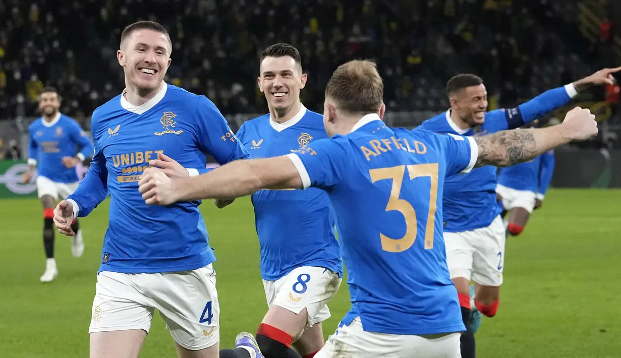 Pada babak pertama klub asal Jerman itu sudah tertinggal dua gol dari lawannya. Mereka kebobolan oleh gol penalti James Tavernier pada menit ke-38 dan gol Alfredo Morelos pada menit ke-41. (AP/Martin Meissner)