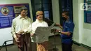 Petugas membersihkan diorama di Museum Sumpah Pemuda, Jakarta, Rabu (27/10/2021). Jelang peringatan Hari Sumpah Pemuda pada tanggal 28 Oktober, pengelola Museum Sumpah Pemuda mulai membenahi museum. (Liputan6.com/Faizal Fanani)