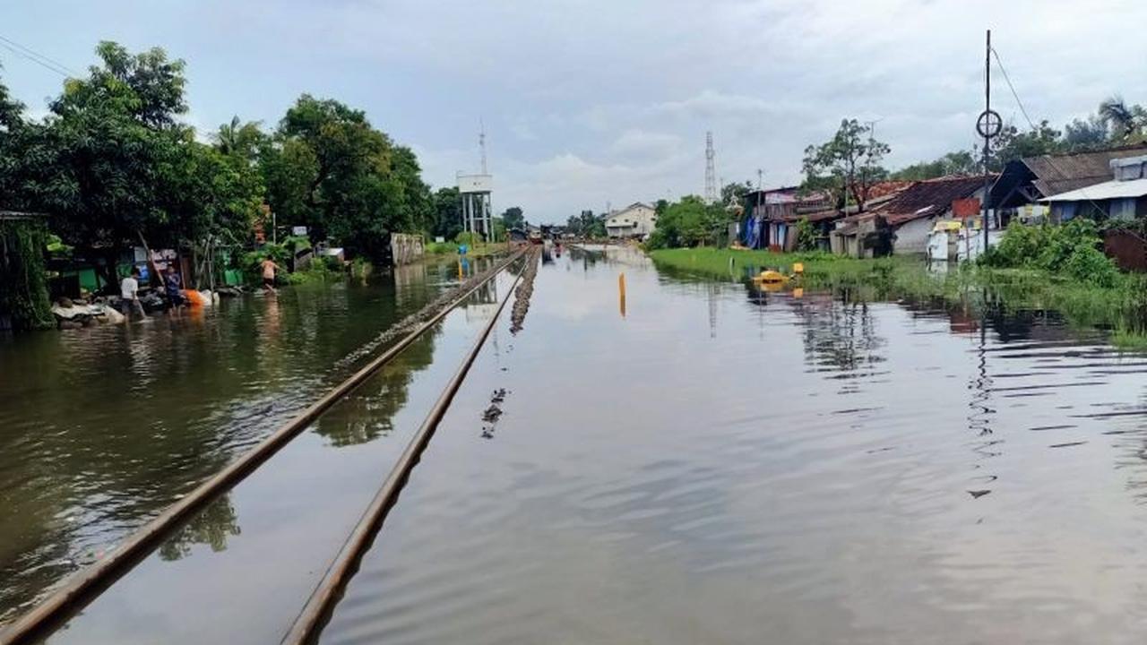 KAI Daop 2 Batalkan Empat Perjalanan KA Akibat Banjir Jakarta dan Semarang: Dampak dan Solusi bagi Penumpang