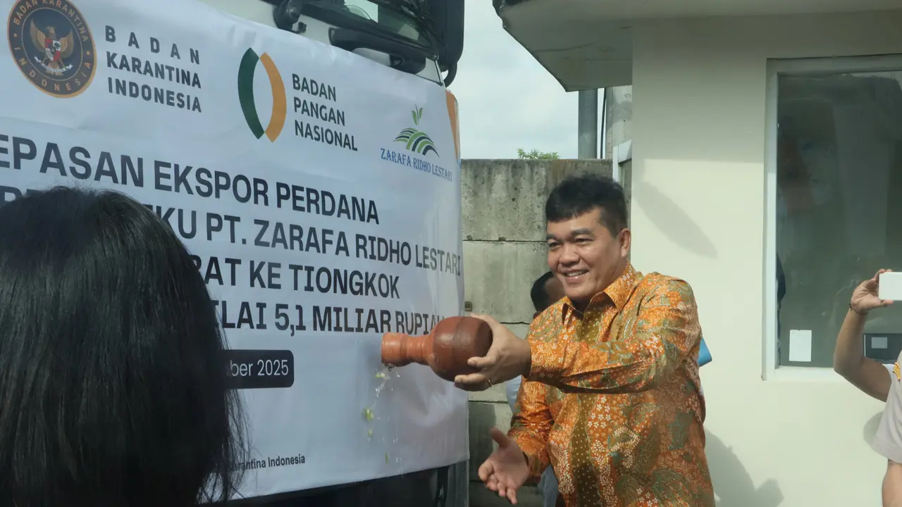 Badan Karantina Indonesia (Barantin) melepas ekspor durian beku ke Cina di Citeureup, Bogor, Jawa Barat, Senin (15/12/2025). (Liputan6.com/Sudarno)