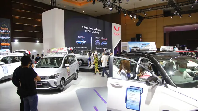 Wuling Almaz RS dipamerkan dalam Indonesia International Motor Show Hybrid 2021. (Xinhua/SAIC-GM Wuling)