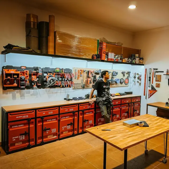 Foto Suasana Garasi Ariel Noah (Foto: Instagram @arielnoah)