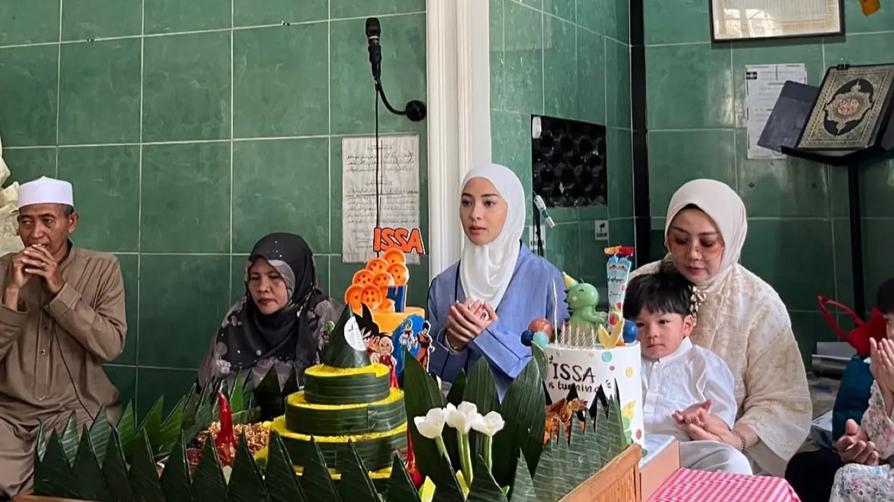 Nikita Willy Rayakan Ulang Tahun Issa ke-4 di Mushola bersama keluarga. [@nikitawillyofficial94]