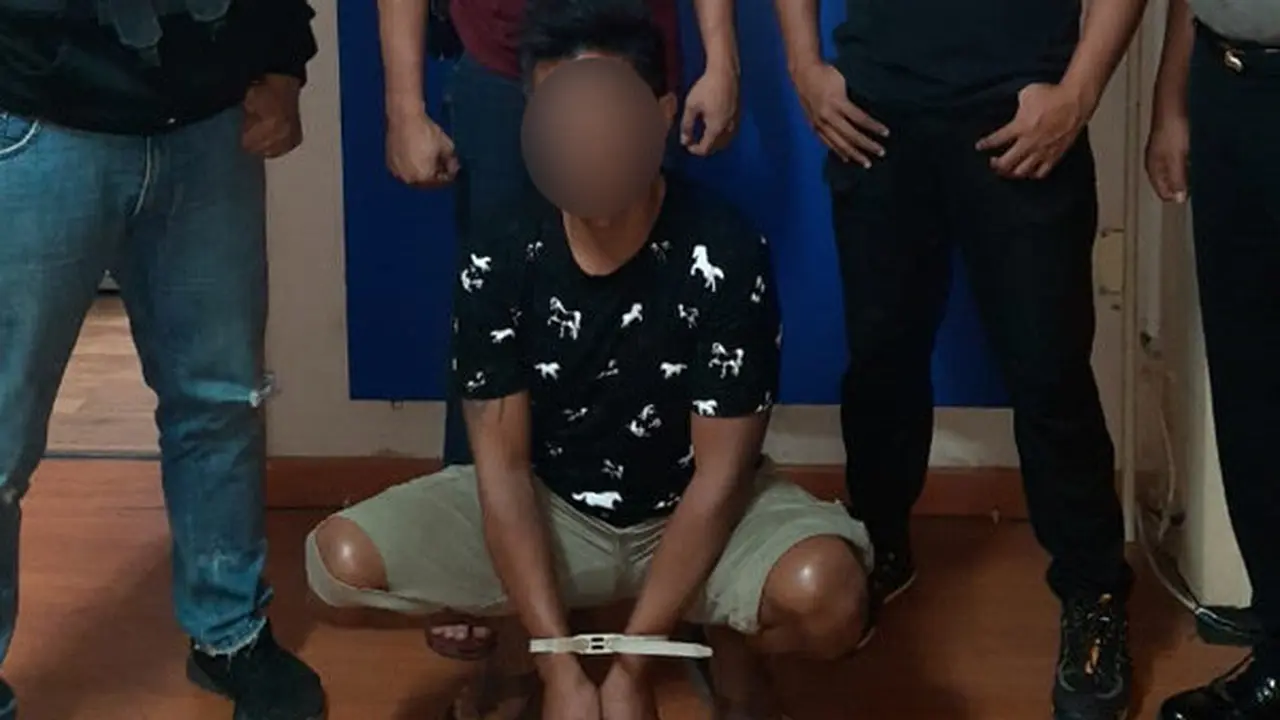 AK diamankan Timsus Maleo, kemudian diserahkan ke Polresta Manado untuk diperiksa lebih lanjut.
