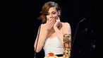 Ekspresi Kristen Stewart saat meraih gelar sebagai Aktris pendukung terbaik pada film, `Sils Maria` (Clouds of Sils Maria) dalam ajang Cesar Awards ke-40 di Paris, Perancis, (20/2/2015). (AFP PHOTO/BERTRAND GUAY)