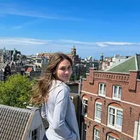 Liburan di Amsterdam dan Paris, penampilan casual Luna Maya mencuri perhatian. (Instagram/lunamaya).