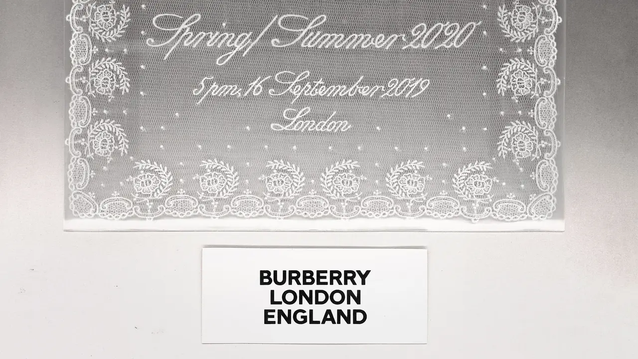Live Streaming Burberry Spring/Summer 2020 Show