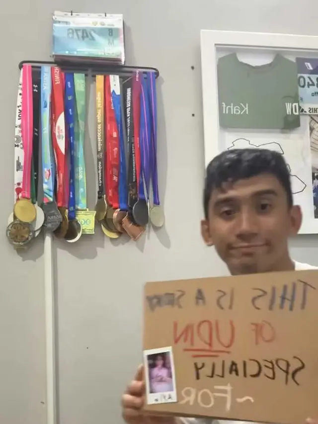Momen Daffa Wardhana membuat hadiah untuk Ariel Tatum/ Instagram @daffawardhana