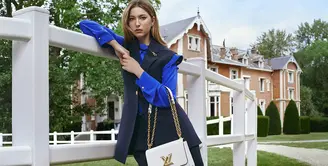 Pesona Eve Jobs sebagai model membuat Louis Vuitton kepincut. [Louis Vuitton]