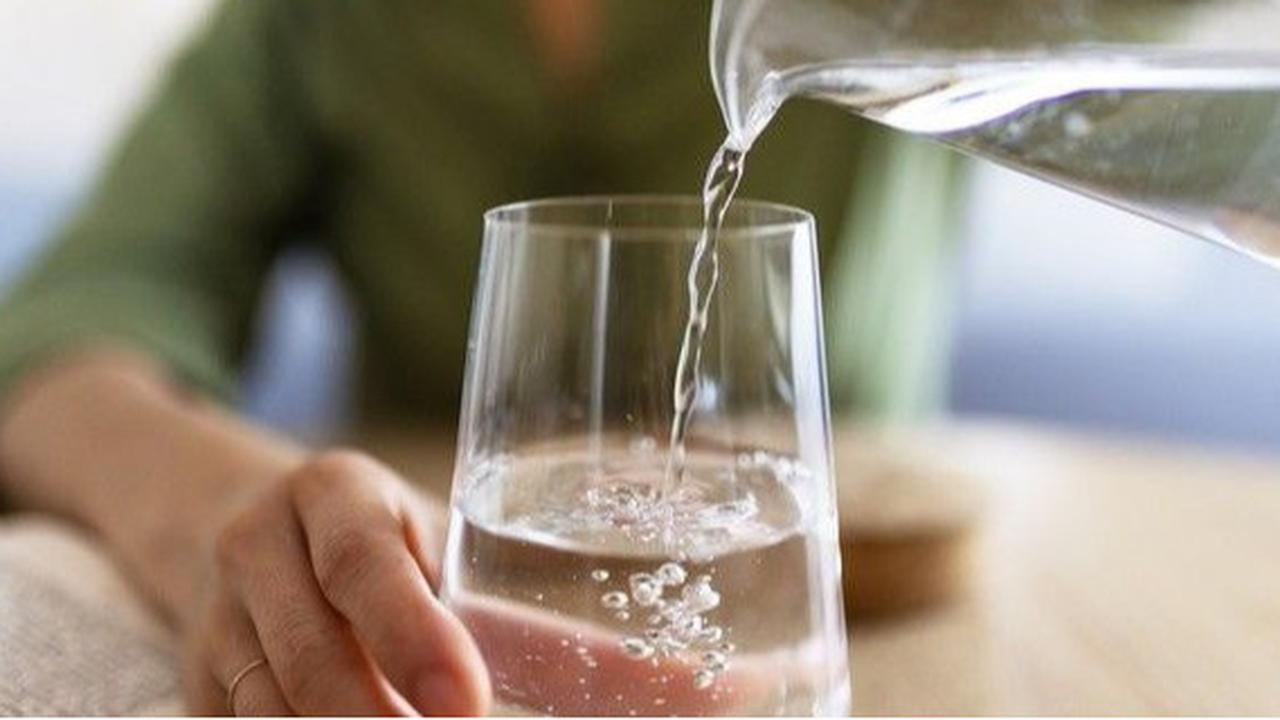 Asam Urat dan Dehidrasi, Mengapa Minum Air Putih Bisa Menjadi Solusi Efektif?