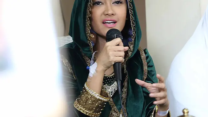 [Bintang] Julia Perez