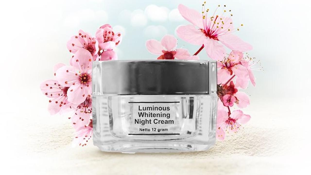 2. Whitening Night Cream dari MS GLOW: Menghidrasi dan Mencerahkan Secara Mendalam