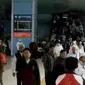 Sejak semalam massa aksi 5 Mei sudah berdatangan di Masjid Istiqlal. (Liputan 6 SCTV)