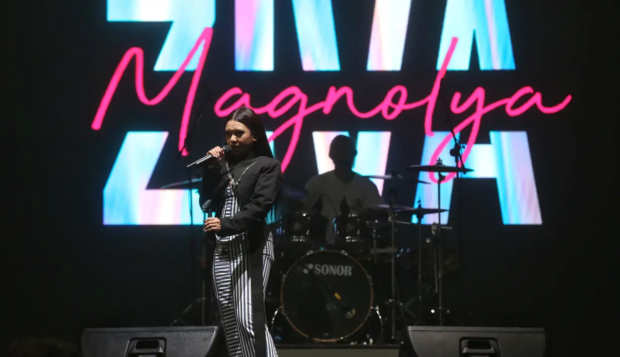 Ziva Magnolya di panggung The Sounds Project 2024. [Foto: Adrian Putra/Fimela]