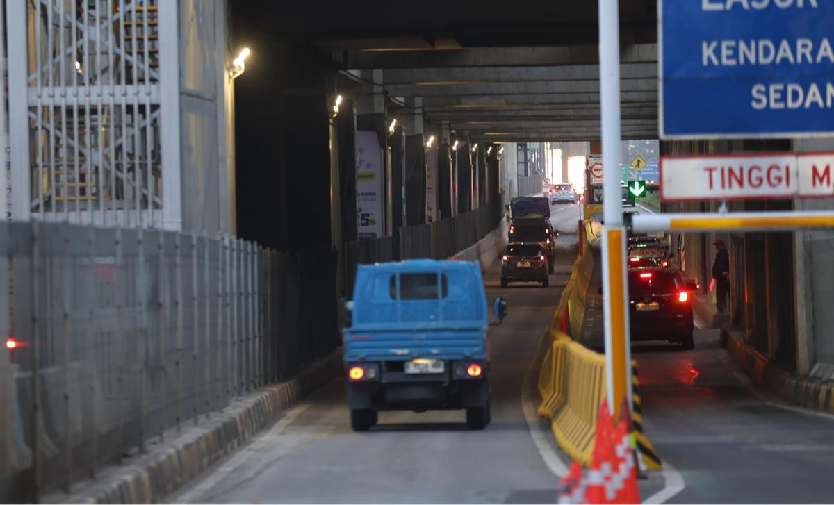 FOTO: Uji Coba Rekayasa Lalin di TB Simatupang, Jalur Gratis Tol Fatmawati Dibuka