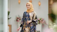 8 Inspirasi Model Batik Wanita Lebaran Terbaru dengan Potongan Simple tapi Terlihat Mewah
