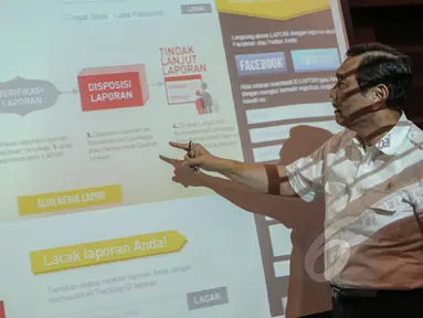 Kepala Staf Kepresidenan, Luhut Binsar Panjaitan meresmikan aplikasi Lapor di Kantor Staf Kepresiden, Jakarta, Selasa (5/5/2015). Aplikasi tersebut untuk mengajak masyarakat berpartisipasi dalam pengawasan program pemerintah. (Liputan6.com/Faizal Fanani) 