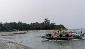 130 Nelayan Pulau Sebesi Ikut Cari 5 Jurnalis Hilang, Sinyal HP di Dermaga