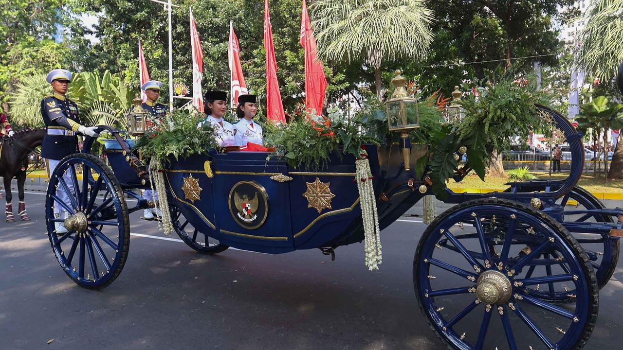 FOTO: Kirab Merah Putih Warnai HUT ke-80 RI di Jakarta