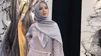 Gaya fashion hijab ala Chacha Frederica terlihat chic dengan sentuhan gamis warna soft dan mengombinasikan hijab satin senada. Gaya aktris 29 tahun ini cocok untuk kamu yang ingin tetap tampil elegan saat traveling.Tambahan makeup natural bisa bikin kamu makin fresh.(Liputan6.com/IG/@chafrederica)