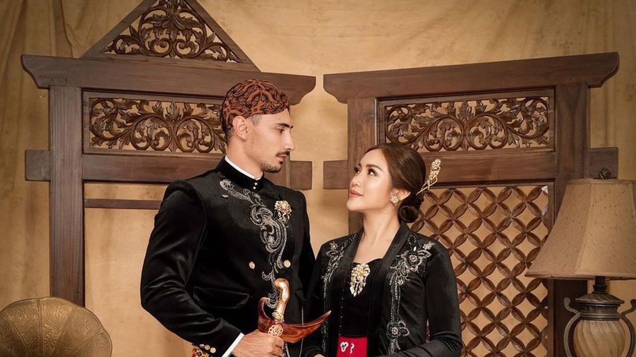 Sementara Vincent tampil gagah, momen tersebut juga diisi dengan kemesraan antara Jedar dan Vincent.
