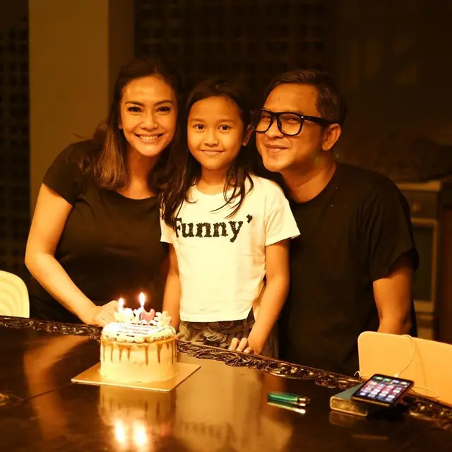 6 Momen Kompak Masayu Anastasia dan Suami Asuh Anak Meski Sudah Cerai