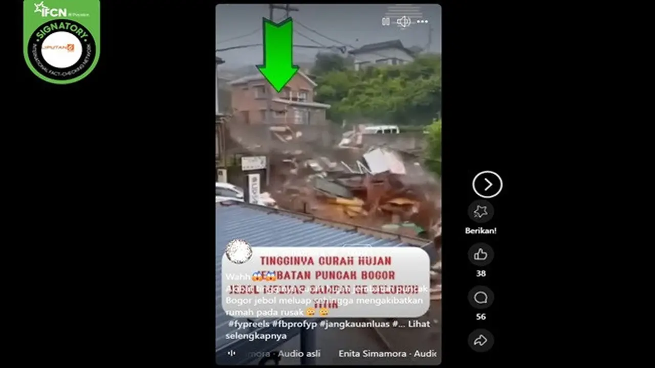 Gambar tangkapan layar video yang diklaim sebuah jembatan di Puncak, Bogor, Jawa Barat jebol akibat banjir. (sumber: Facebook)